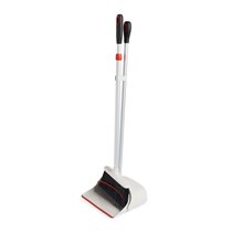 OXO - 135 cm-es  kihúzható nyelű seprű készlet porfogóval