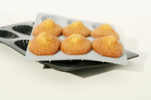 Szilikon forma 9 madlenhez, 30 x 17,6 cm - "de Buyer" márka