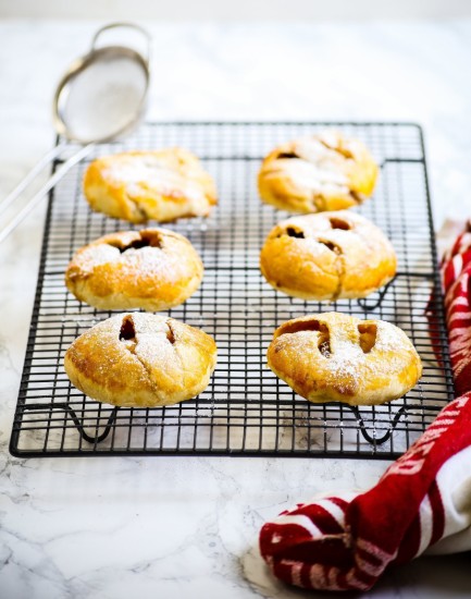 Kitchen Craft fém hűtőrács süteményekhez 46x26 cm, "MasterClass"