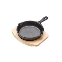 Kitchen Craft mini serpenyő fa alátéttel 11,5 cm