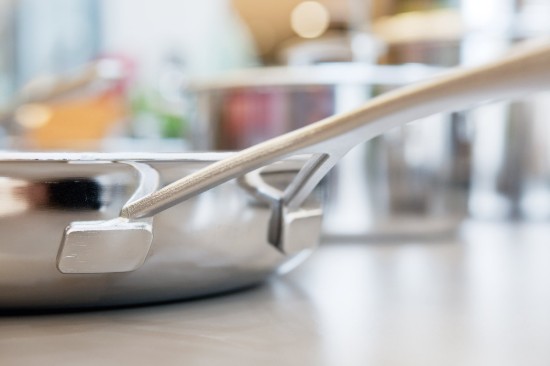 Serpenyő 5 rétegű, 28 cm, Ipari termékcsalád, rozsdamentes acél - Demeyere