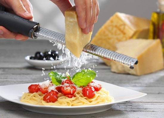 Microplane - Reszelő, sebészeti rozsdamentes acél, 32,5 cm, Fekete