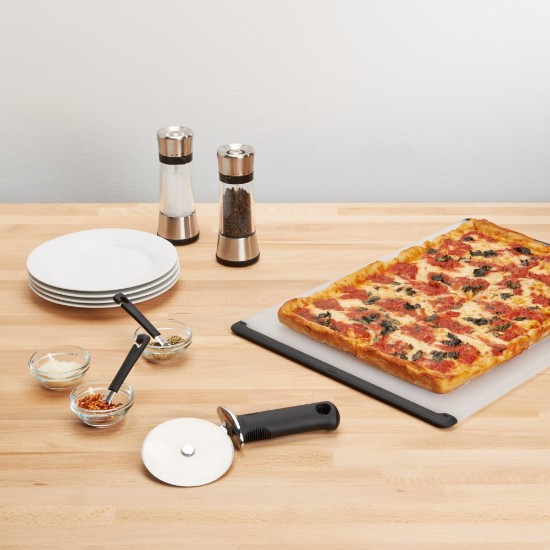 OXO pizzaszeletelő, 10 cm, rozsdamentes acél pengével