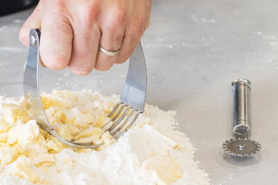 Kitchen Craft - 16 cm -es rozsdamentes acél görgős tésztaszeletelő