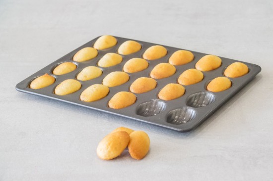 24 db mini madeleine tálca, szénacél, 27 x 21 cm - MasterClass