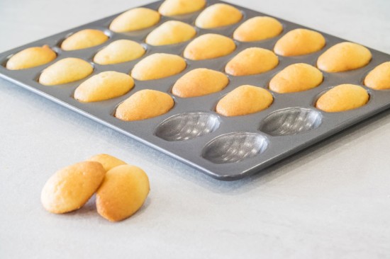 24 db mini madeleine tálca, szénacél, 27 x 21 cm - MasterClass