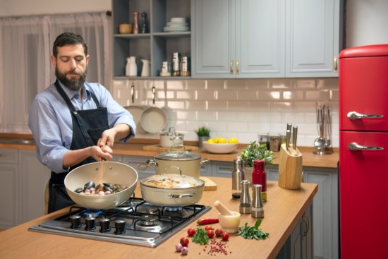 Alumínium serpenyő, fedővel, 28 cm, "Granita Alu" - Korkmaz