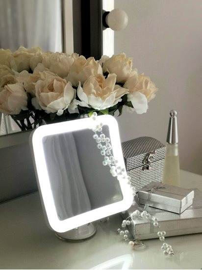 Kozmetikai tükör LED-del - Camry