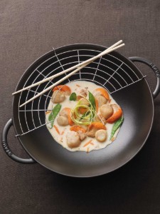 Wok serpenyő, öntöttvas, 37cm, Black - Staub