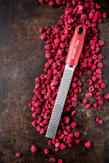 Microplane - Reszelő, sebészeti rozsdamentes acél, 32,5 cm, Pomegranate Red