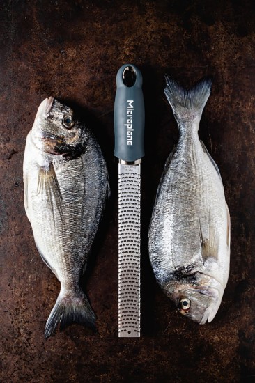 Microplane - Reszelő sebészeti rozsdamentes acél, 32,5 cm, "Dark Grey"