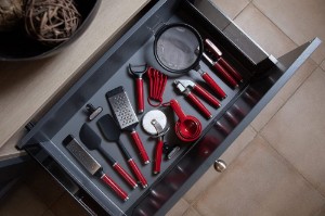 KitchenAid - Rozsdamentes acél szűrő, 18cm, Empire Red