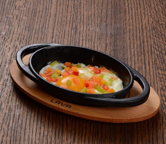 LAVA ovális öntvény tepsi alátéttel, 15 x 10 cm