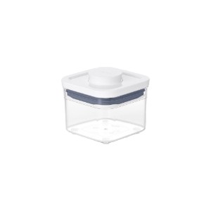 OXO négyszögletes tároló edény, műanyag,  11 x 11 x 8 cm, 0,4 l