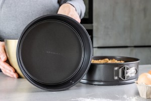 Kitchen Craft 2 db kerek tortasütő tepsi készlet, acél, “MasterClass”