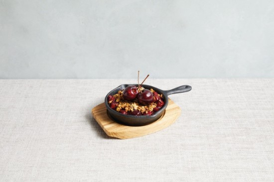Kitchen Craft mini serpenyő fa alátéttel 11,5 cm