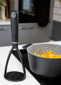 Eszköz burgonya töréséhez, műanyag, 28 cm, “MasterClass” - Kitchen Craft