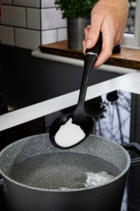 Kitchen Craft - Nejlon nyílásokkal ellátott kanál, 34 cm, “MasterClass”