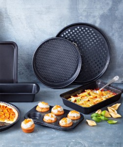 Perforált pizzasütő, szénacél, 31cm, "Daily" - Pyrex