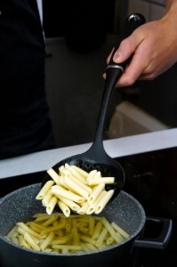 Habeltávolító edény, nylonból, 36 cm, “MasterClass” - Kitchen Craft