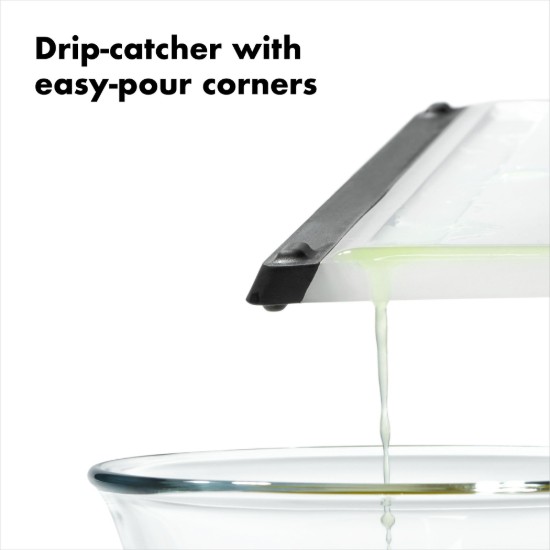 Vágódeszka, műanyag, 26 x 18,3 cm, "Good Grips" - OXO