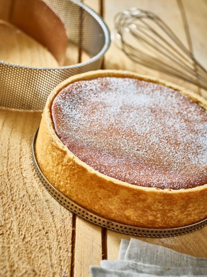 Perforált tortaforma, sütőpapírral, 24 cm, rozsdamentes acél - de Buyer