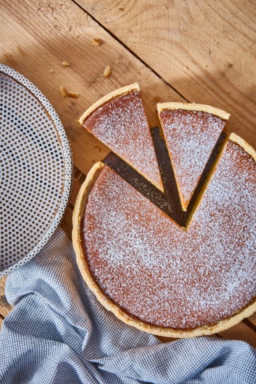 Perforált tortaforma, sütőpapírral, 24 cm, rozsdamentes acél - de Buyer