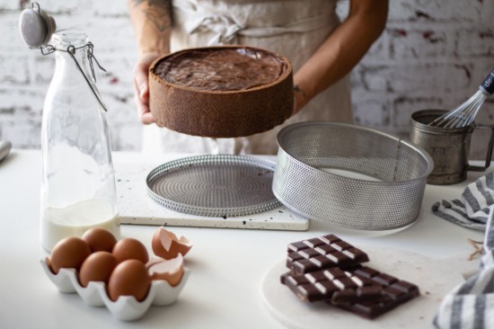 Perforált tortaforma, sütőpapírral, 24 cm, rozsdamentes acél - de Buyer