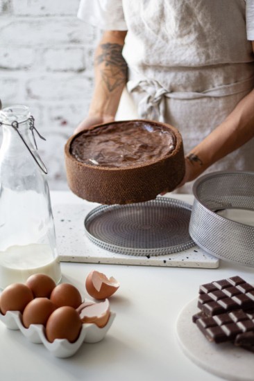 Perforált tortaforma, sütőpapírral, 24 cm, rozsdamentes acél - de Buyer