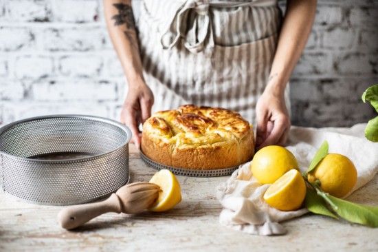 Perforált tortaforma, sütőpapírral, 24 cm, rozsdamentes acél - de Buyer