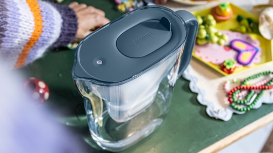 BRITA - Style Essential vízszűrő kancsó  + 1db PP Maxtra Pro szűrő patron, 2,4 L (szürkéskék)