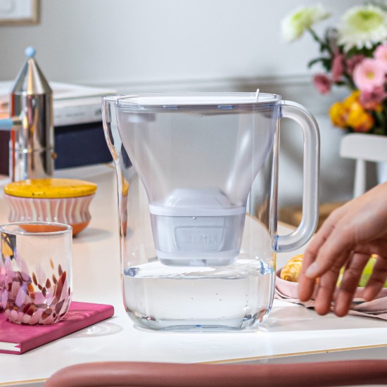 BRITA - Style Essential vízszűrő kancsó  + 1db PP Maxtra Pro szűrő patron, 2,4 L (fehér)