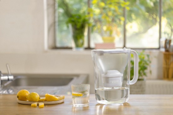 BRITA - Style Essential vízszűrő kancsó  + 1db PP Maxtra Pro szűrő patron, 2,4 L (fehér)