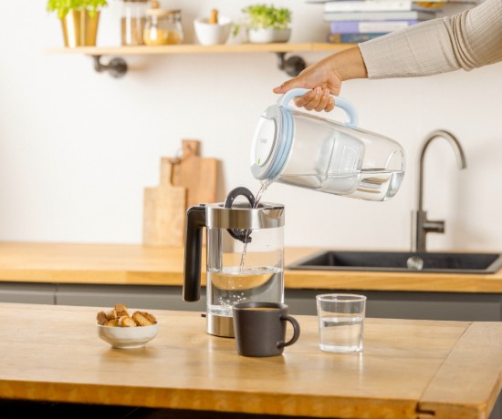 BRITA - ONE űveg vízszűrő kancsó  + 1db PP Maxtra Pro szűrő patron, 2,5L (világoskék)