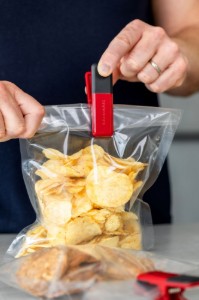 4 db táskacsipesz készlet, műanyag, Empire Red - KitchenAid