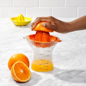2 az 1-ben citrusfacsaró, 350ml, "Good Grips", Narancs - OXO