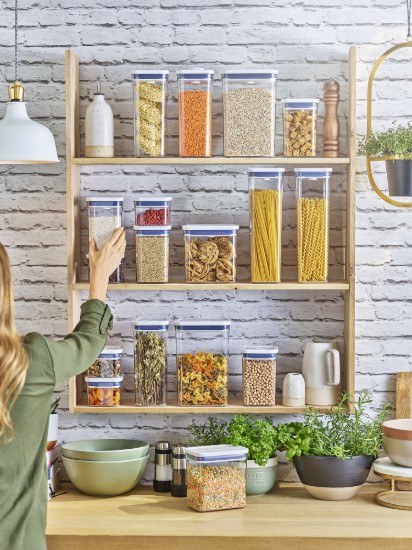 OXO négyszögletes tároló edény, műanyag,  11 x 11 x 8 cm, 0,4 l