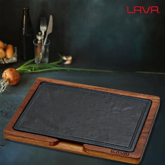 LAVA - Ötöttvas tálaló fa alátéttel 20 x 30 cm