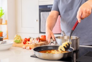Spagetti tálaló kakanál, műanyag, 34 cm, "Classic", Empire Red - KitchenAid
