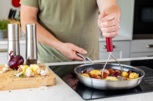 Burgonyatörő, rozsdamentes acél, 25,5 cm, "Classic", Empire Red - KitchenAid