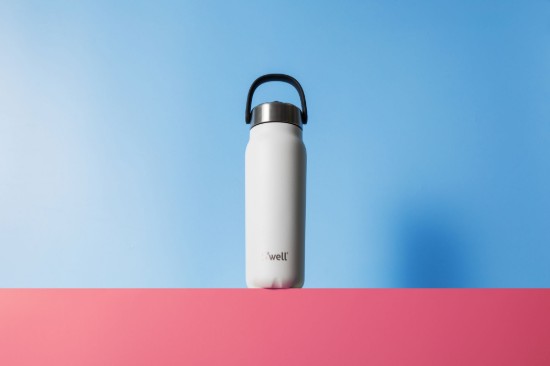 Szigetelt vizes palack beépített szalmával, rozsdamentes acél, 700 ml, "Explorer Flip Straw", Moonstone - S'well