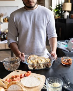 Hőálló üvegből készült, négyzet alakú tál, 22 x 22 cm / 2,4 l, "Let's Share" - Pyrex