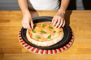 Pizzatepsi, szénacél, 31 cm, "Glide" - Pyrex