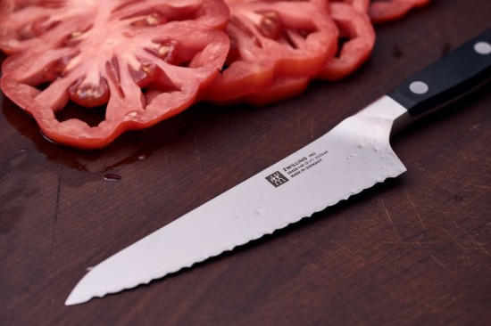 Séfkés, fogazott penge, 14 cm, ZWILLING Pro - Zwilling