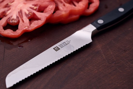 Univerzális kés, fogazott penge, 13 cm, <<ZWILLING Pro>> - Zwilling