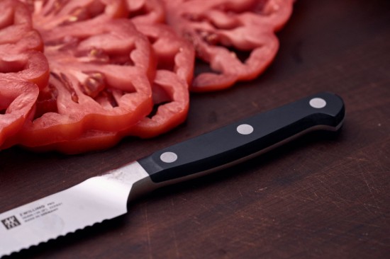 Univerzális kés, fogazott penge, 13 cm, <<ZWILLING Pro>> - Zwilling