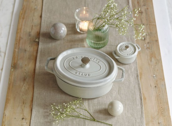 Ovális Cocotte főzőedény, öntöttvas, 23cm/2.35L, White Truffle - Staub