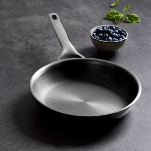 Rozsdamentes acél serpenyő, 28 cm, "Titanium One" - BRA