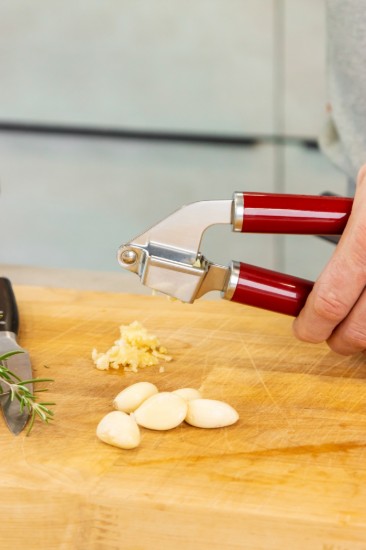 Fokhagymanyomó, rozsdamentes acél, 19 cm, Empire Red - KitchenAid